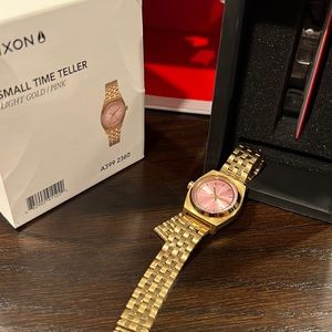 Light Gold and Pink Nixon